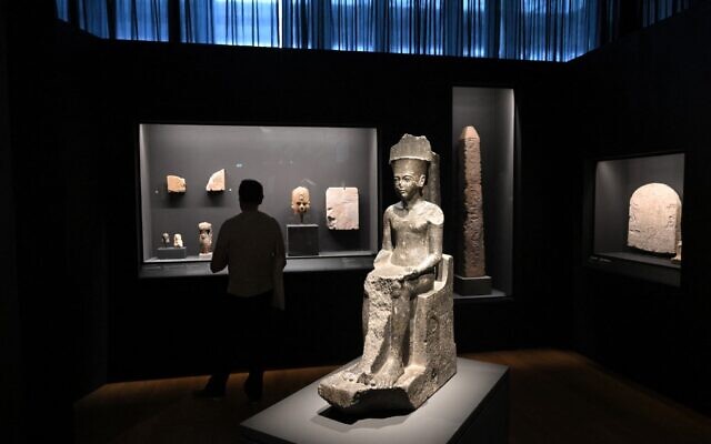 L'exposition "Pharaons superstars" au musée du Mucem à Marseille, dans le sud de la France, le 20 juin 2022. (Crédit : Nicolas TUCAT / AFP)