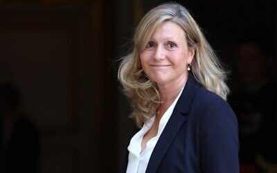 La ministre française des Outre-mer, Yael Braun-Pivet, arrive pour un conseil des ministres avec le Premier ministre français à l'hôtel Matignon à Paris, le 21 juin 2022, deux jours après les élections législatives. (Crédit : Thomas COEX / AFP)