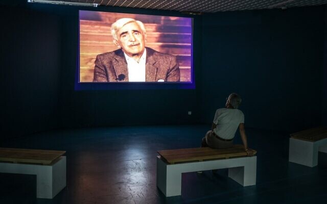 L'exposition "Candélabre" Aristides de Sousa Mendes, un consul en résistance" qui se tient au musée d'Aquitaine jusqu'au 2 octobre 2022. (Crédit : Thibaud MORITZ / AFP)