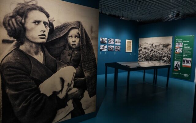 Vue générale de l'exposition "Candélabre" Aristides de Sousa Mendes, un consul en résistance" qui se tient au musée d'Aquitaine jusqu'au 2 octobre 2022. (Crédit : Thibaud MORITZ / AFP)
