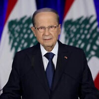Le président libanais Michel Aoun s'exprime lors d'un discours à la nation au palais présidentiel, à Baabda, à l'est de Beyrouth, au Liban, le 21 novembre 2019. (Crédit : Dalati Nohra/AP)