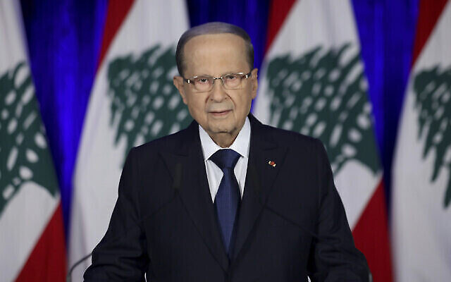 Le président libanais Michel Aoun s'exprime lors d'un discours à la nation au palais présidentiel, à Baabda, à l'est de Beyrouth, au Liban, le 21 novembre 2019. (Crédit : Dalati Nohra/AP) Le président libanais Michel Aoun s'exprime lors d'un discours à la nation au palais présidentiel, à Baabda, à l'est de Beyrouth, au Liban, le 21 novembre 2019. (Crédit : Dalati Nohra/AP)