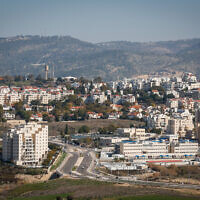 Une vue de la ville israélienne de Bet Shemesh le 8 février 2021. (Crédit : Gershon Elinson/Flash90)