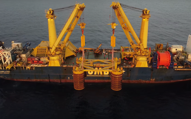 Energean travaillant dans le champ pétrolier de Karish, au large d'Israël, en 2020. Illustration (Crédit : Capture d'écran/YouTube)
