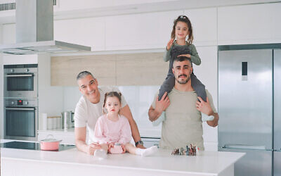 Haim Muni et Yarknoi Abitbul pour le projet de photographie 'LGBTQ+ LOVE' de Michael Liani (Crédit : Michael Liani)