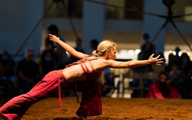 La troupe de danse Vertigo présentera 'Birth of the Phoenix' le 15 juin 2022 en l'honneur de son 30e anniversaire (Crédit : Autorisation Yoel Levi) La troupe de danse Vertigo présentera 'Birth of the Phoenix' le 15 juin 2022 en l'honneur de son 30e anniversaire (Crédit : Autorisation Yoel Levi)