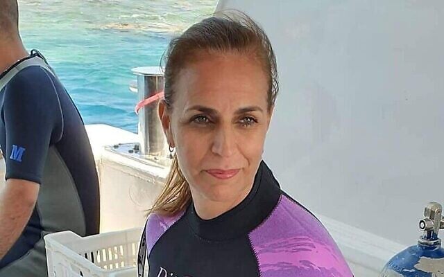 Orit Peled, 49 ans, une Israélienne qui s'est noyée alors qu'elle faisait du snorkeling à Charm el-Cheikh, dans la péninsule du Sinaï, le 17 juin 2022. (Crédit : Autorisation) Orit Peled, 49 ans, une Israélienne qui s'est noyée alors qu'elle faisait du snorkeling à Charm el-Cheikh, dans la péninsule du Sinaï, le 17 juin 2022. (Crédit : Autorisation)