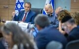Gilad Kariv assiste à une réunion de la commission des Lois, lors d'une discussion sur la préparation des propositions de loi pour la "loi sur les accusés" et la loi de dissolution de la Knesset, au Parlement israélien, le 26 juin 2022. (Crédit : Olivier FItoussi/Flash90)