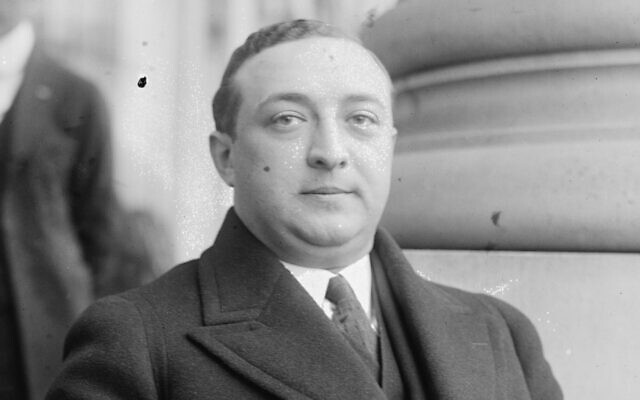 Le juge Nathan Perlman décrochait un téléphone et appelait des gangsters à New York, Newark, Minneapolis, Chicago et Los Angeles pour leur demander d'interrompre les réunions nazies. (Crédit: National Photo Company Collection, Library of Congress, Prints and Photographs Division, LC-DIG-npcc-03143/courtesy Michael Benson)