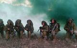 Photo d'illustration : Des soldats du bataillon mixte Cheetah participent à un exercice d'escouade dans le sud d'Israël, le 16 novembre 2015. (Crédit : Unité du porte-parole de l'armée israélienne/Flickr)