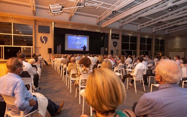 Une vue de l'intérieur d'un événement organisé par la Comunidad Israelita de Punta del Este, ou CIPEMU, en janvier 2022. (Crédit: CIPEMU/ via JTA)