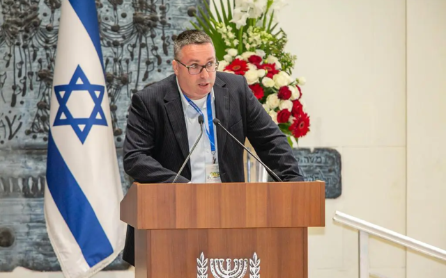 Alon Beer, récemment été nommé PDG du Shalom Corps, dans une photographie non datée. (Crédit : Mosaic United) Alon Beer, récemment été nommé PDG du Shalom Corps, dans une photographie non datée. (Crédit : Mosaic United)