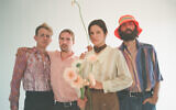 Big Thief (de gauche à droite) : Buck Meek, Max Oleartchik, Adrianne Lenker et James Krivchenia. (Crédit: Alexa Viscius)