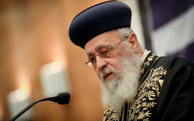 Illustration : Le grand rabbin séfarade d'Israël, Yitzhak Yosef, au International Convention Center (ICC), le 1er février 2022. (Crédit: Noam Revkin Fenton/Flash90/Dossier)