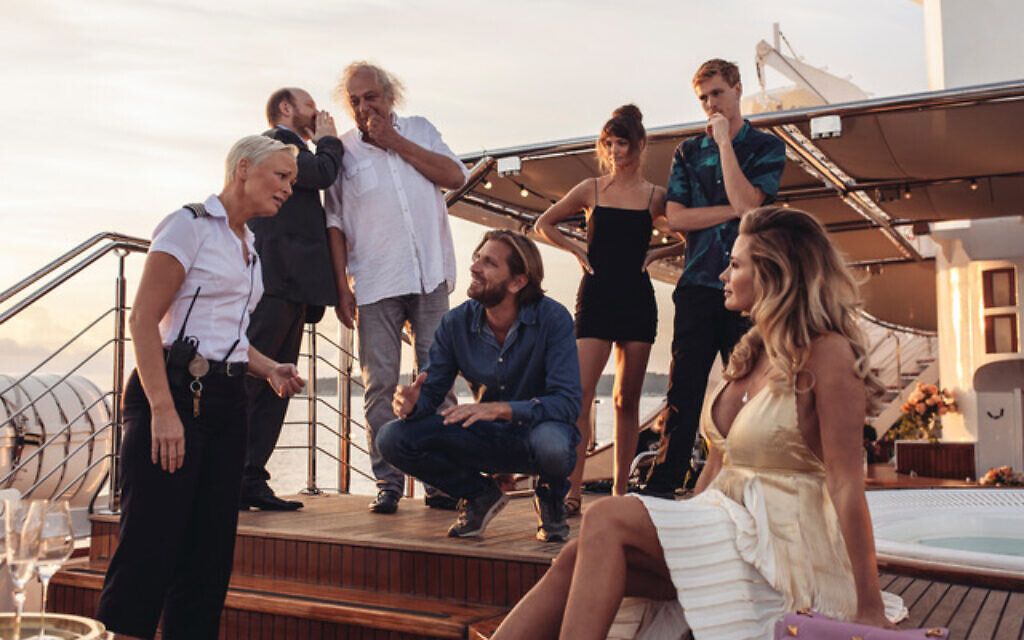 Le film "Sans Filtre" du suédois Ruben Östlund, lauréat de la Palme d'or à Cannes, a ouvert le 39e Festival du film de Jérusalem le 21 juillet 2022. (Crédit : Avec l’aimable autorisation des Relations Publiques) Le film "Sans Filtre" du suédois Ruben Östlund, lauréat de la Palme d'or à Cannes, a ouvert le 39e Festival du film de Jérusalem le 21 juillet 2022. (Crédit : Avec l’aimable autorisation des Relations Publiques)