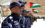 Illustration : Les membres des forces spéciales de la police palestiniennes au cours d'une compétition annuelle accueillie par le Centre de formation aux opérations spéciales du roi Abdallah (KASOTC), à Amman, en Jordanie, le 19 avril 2015 (Crédit : AP Photo/Raad Adayleh)