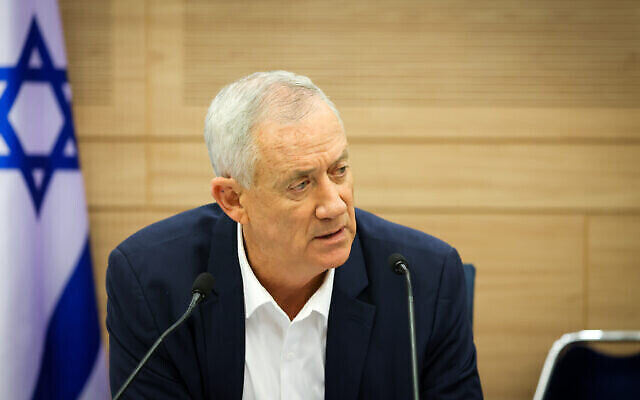 Le ministre de la Défense Benny Gantz lors d'une commission des Affaires étrangères et de la Défense à la Knesset, le 20 juin 2022. (Crédit : Noam Moskowitz/ Porte-parole de la Knesset ) Le ministre de la Défense Benny Gantz lors d'une commission des Affaires étrangères et de la Défense à la Knesset, le 20 juin 2022. (Crédit : Noam Moskowitz/ Porte-parole de la Knesset )