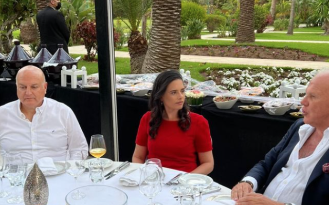 La ministre de l'Intérieur Ayelet Shaked, au centre, avec l'envoyé au Maroc David Govrin, à gauche, et Samy Cohen, le 20 juin 2022. (Crédit : Capture d'écran/Instagram)