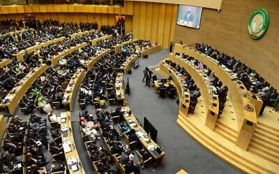 Illustration : Des délégués assistent à la séance d’ouverture du 33e Sommet de l’Union africaine à son siège, à Addis-Abeba, en Éthiopie, le 9 février 2020. (Crédit : AP)