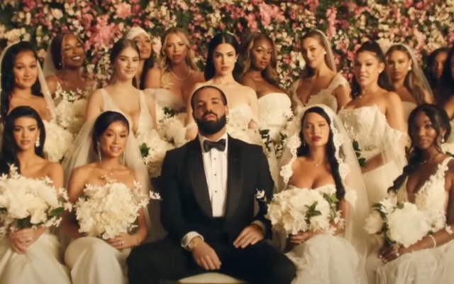 Drake pose pour une photo au milieu de ses nombreuses épouses. (Crédit: Capture d'écran YouTube via JTA) Drake pose pour une photo au milieu de ses nombreuses épouses. (Crédit: Capture d'écran YouTube via JTA)