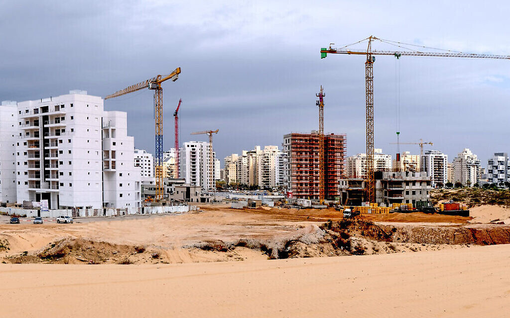 Chantiers de construction à Holon. (Crédit :100/iStock/Getty Images) Chantiers de construction à Holon. (Crédit :100/iStock/Getty Images)
