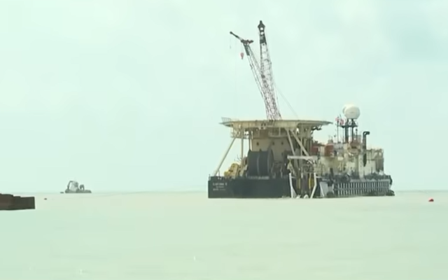 Raccordement au premier pipeline au fond de la mer depuis le port de Filyos, dans la province de Zonguldak à environ 400 km à l'est d'Istanbul, en Turquie sur la côte de la mer Noire, le 13 juin 2022. (Capture d'écran YouTube)