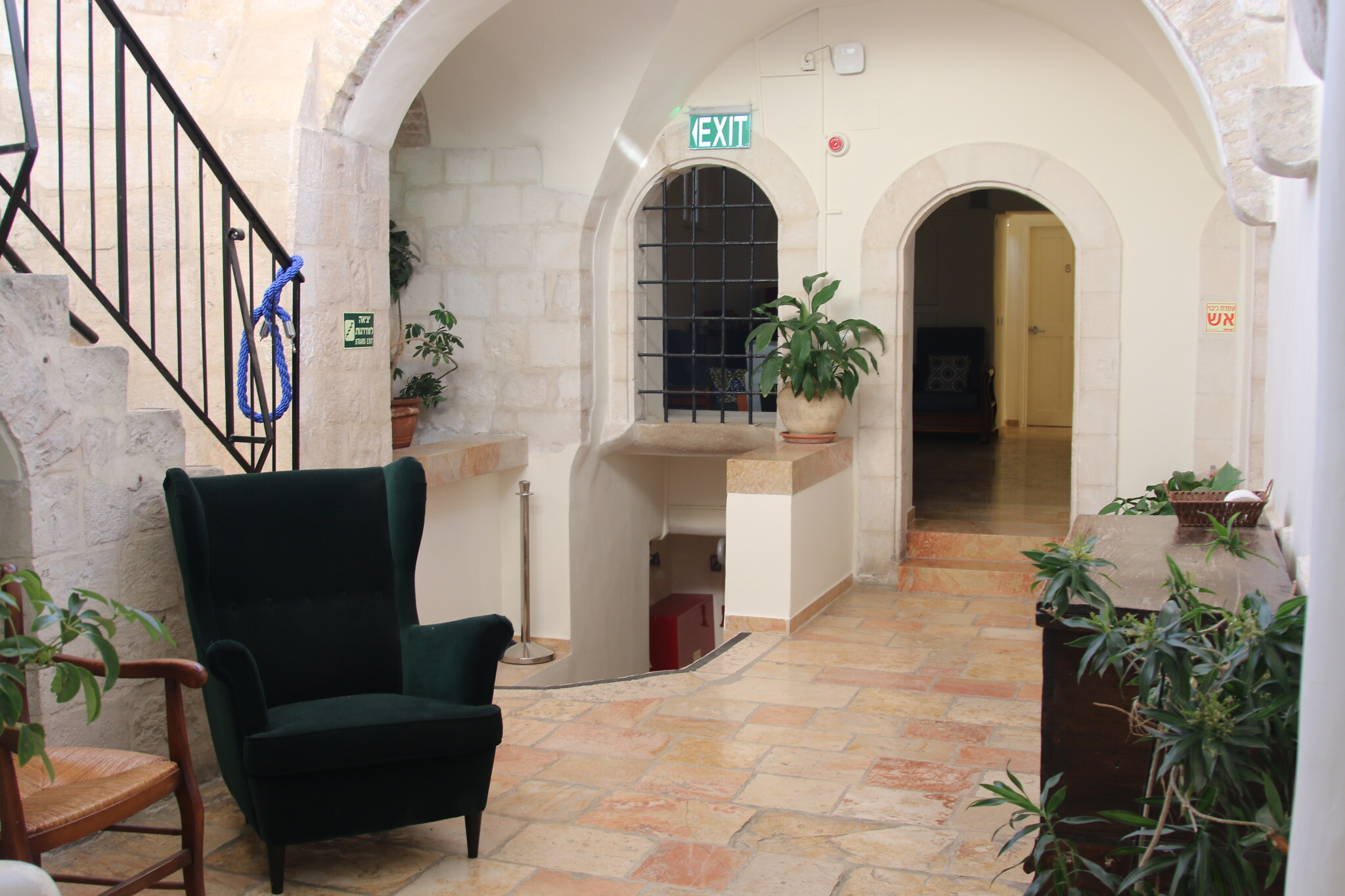 La maison d'hôtes Christ Church dans la Vieille Ville de Jérusalem, juin 2022. (Crédit : Shmuel Bar-Am)