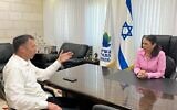 La dirigeante de Yamina et ministre de l'Intérieur Ayelet Shaked (à droite) rencontre le vice-ministre des Affaires religieuses Matan Kahana dimanche pour discuter de l'avenir du parti. (Crédit : Autorisation du Bureau de Matan Kahana)