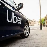 Une photo d'illustration d'une voiture Uber (Skoda) à Varsovie, en Pologne, en 2019. (Crédit : MOZCO Mateusz Szymanski/iStock/Getty Images)