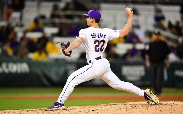 Le lanceur juif Eric Reyzelman, en pleine action pour la Louisiana State University, vise une carrière dans la Ligue majeure de baseball. (Crédit : JTA) Le lanceur juif Eric Reyzelman, en pleine action pour la Louisiana State University, vise une carrière dans la Ligue majeure de baseball. (Crédit : JTA)
