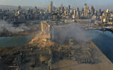 Photo d’archive : Destruction après une explosion dans le port maritime de Beyrouth, au Liban, le 5 août 2020. (Crédit : AP/Hussein Malla)