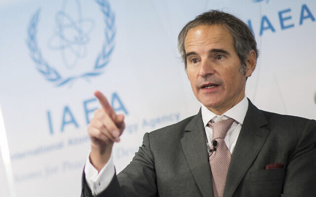 Le directeur général de l'Agence internationale de l'énergie atomique (AIEA), Rafael Mariano Grossi s'exprimant lors d'une conférence de presse à Vienne, en Autriche, le 17 décembre 2021. (Crédit : Michael Gruber/AP) Le directeur général de l'Agence internationale de l'énergie atomique (AIEA), Rafael Mariano Grossi s'exprimant lors d'une conférence de presse à Vienne, en Autriche, le 17 décembre 2021. (Crédit : Michael Gruber/AP)