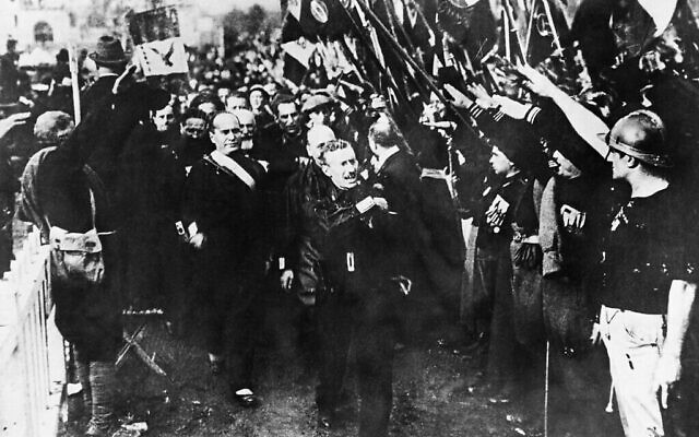 Une photo de la Marche sur Rome, menée par Mussolini, le 24 octobre 1922. (Crédit : Photo AP)