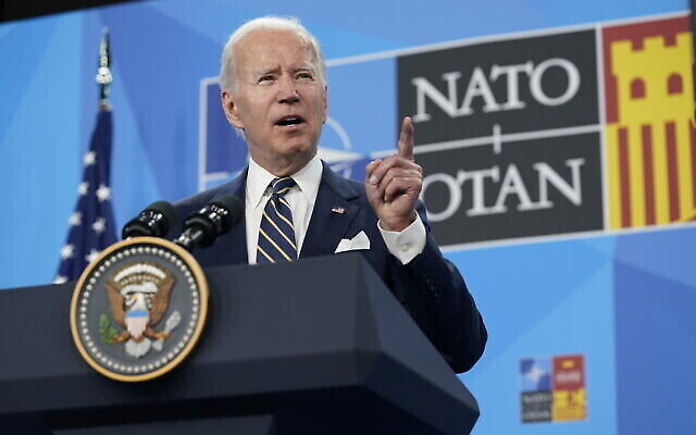 Le président des États-Unis, Joe Biden, prend la parole lors d’une conférence de presse, le dernier jour du sommet de l’OTAN à Madrid, le jeudi 30 juin 2022. (Crédit : AP Photo/Susan Walsh) Le président des États-Unis, Joe Biden, prend la parole lors d’une conférence de presse, le dernier jour du sommet de l’OTAN à Madrid, le jeudi 30 juin 2022. (Crédit : AP Photo/Susan Walsh)