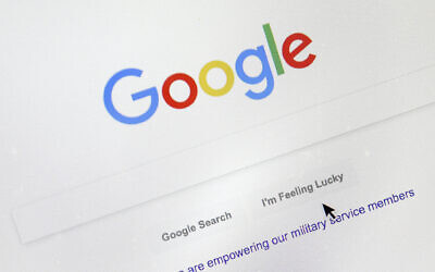 Un curseur sur une page de recherche Google,  à Portland, dans l'Oregon, le 28 août 2018. (Crédit : AP Photo/Don Ryan, File)