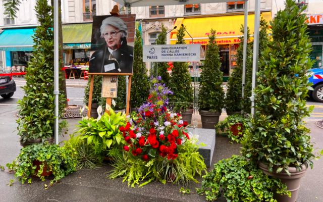 La cérémonie d’inauguration de la nouvelle « Allée Hanna Kamieniecki », à Paris, le 30 juin 2022. (Crédit : François Vauglin / Twitter)