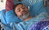 Yitzhak Dahan, 47 ans, blessé dans un attentat terroriste entre  Bnei Brak et Givat Shmuel, s'exprime sur la Douzième chaîne, le 6 juillet 2022. (Capture d'écran : Douzième chaîne)