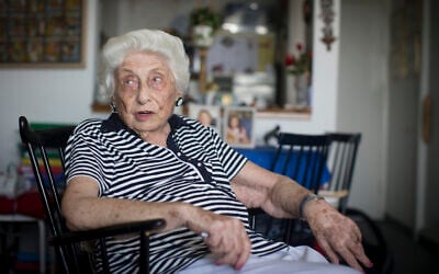 Tamar Eshel, à son domicile à Jérusalem, le 30 août 2016. (Crédit : Yonatan Sindel/ Flash90)