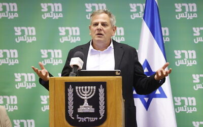 Le ministre de la Santé, Nitzan Horowitz, dirige une réunion de faction du parti Meretz à la Knesset, le 27 juin 2022. (Crédit : Olivier Fitoussi/Flash90)ñéòä
ëðñú
îøö
ðéöï
äåøåáéõ
éùéáú ñéòä
