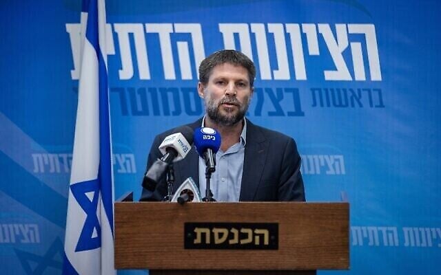 Le chef du parti Sionisme religieux, le député Bezalel Smotrich dirigeant une réunion de faction à la Knesset, à Jérusalem, le 27 juin 2022. (Crédit : Olivier Fitoussi/Flash90) Le chef du parti Sionisme religieux, le député Bezalel Smotrich dirigeant une réunion de faction à la Knesset, à Jérusalem, le 27 juin 2022. (Crédit : Olivier Fitoussi/Flash90)