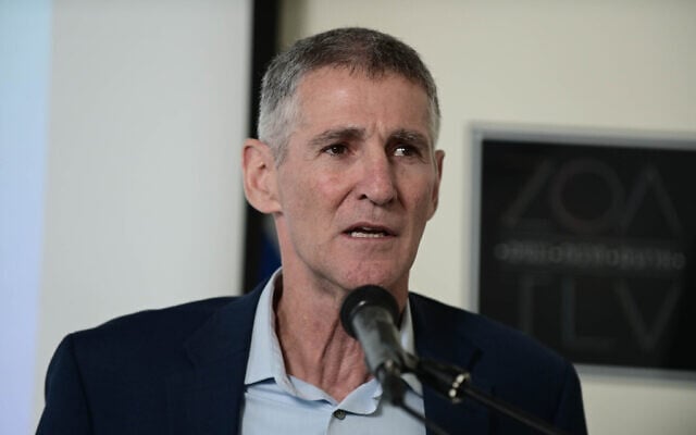 Le vice-ministre de l'Économie et de l'Industrie Yair Golan annonce sa candidature à la tête du Meretz face à Nitzan Horowitz dans les prochaines primaires pendant une conférence de presse à Tel Aviv, le 6 juillet 2022. (Crédit : Tomer Neuberg/Flash90) Le vice-ministre de l'Économie et de l'Industrie Yair Golan annonce sa candidature à la tête du Meretz face à Nitzan Horowitz dans les prochaines primaires pendant une conférence de presse à Tel Aviv, le 6 juillet 2022. (Crédit : Tomer Neuberg/Flash90)