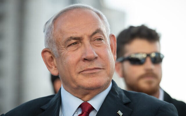 Le chef de l'opposition Benjamin Netanyahu lors de l'inauguration d'un nouveau quartier à Beit El, en Cisjordanie, le 12 juillet 2022. (Crédit : Sraya Diamant/Flash90)