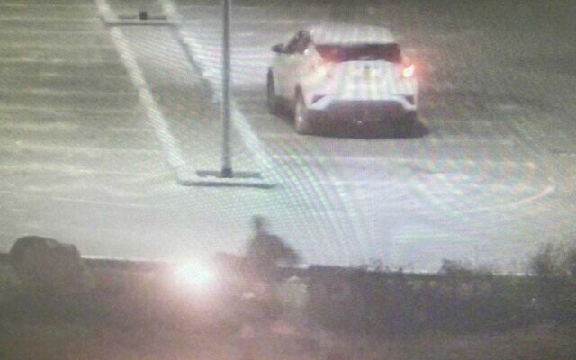 Une attaque au cocktail molotov contre un arabe israélien sur la plage Olga de Hadera, le 12 juin 2021. (Crédit : Police israélienne) Une attaque au cocktail molotov contre un arabe israélien sur la plage Olga de Hadera, le 12 juin 2021. (Crédit : Police israélienne)