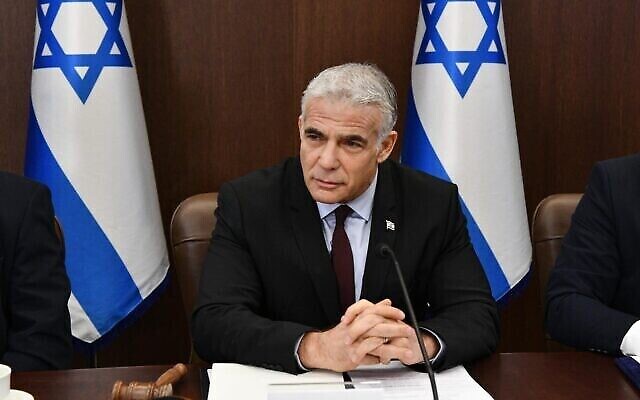 Le Premier ministre Yair Lapid préside son premier conseil des ministres, le 3 juillet 2022. (Crédit : Haim Zach/GPO) Le Premier ministre Yair Lapid préside son premier conseil des ministres, le 3 juillet 2022. (Crédit : Haim Zach/GPO)