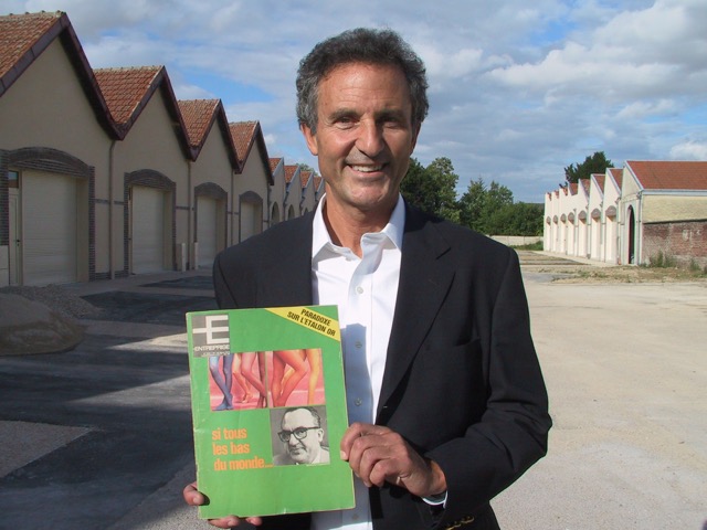 Daniel, le fils de Bernard Giberstein, le fondateur de DIM devant le site historique de la société. (Crédit: Daniel Giberstein) Daniel, le fils de Bernard Giberstein, le fondateur de DIM devant le site historique de la société. (Crédit: Daniel Giberstein)