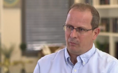 Le procureur général adjoint sortant, Raz Nizri, dans une interview accordée à la Treizième chaîne, diffusée le 16 juillet 2022. (Capture d'écran/Channel 13)