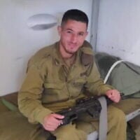 Shehadeh Abu Alqian, 25 ans, est accusé d'espionnage pour un groupe terroriste basé à Gaza, portant un uniforme militaire israélien, en mai 2022. (Crédit: Autorisation)