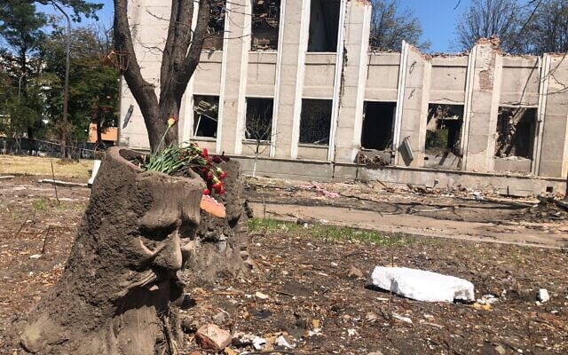 Les restes d'un centre de l'armée de l'air ukrainienne à Vinnytsia où un tir a fait 25 morts, le 20 juillet 2022 (Crédit : Lazar Berman/The Times of Israel) 