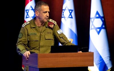 Le chef d'état-major de Tsahal, le lieutenant-général Aviv Kohavi, s'exprime lors d'une conférence dans la ville centrale de Modiin, le 12 juin 2022. (Crédit : armée israélienne) Le chef d'état-major de Tsahal, le lieutenant-général Aviv Kohavi, s'exprime lors d'une conférence dans la ville centrale de Modiin, le 12 juin 2022. (Crédit : armée israélienne)