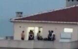 Bâtiment à Istanbul, dans lequel des membres d’une cellule terroriste iranienne chargée de s'en prendre à des Israéliens ont été arrêtés à la mi-juin (Crédit : Capture d’écran de la Douzième chaine, utilisée conformément à l’article 27a de la loi sur le droit d’auteur)